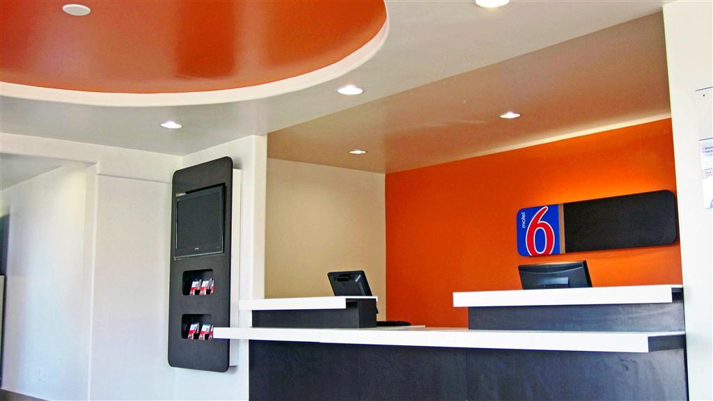 Hawthorn Suites Victorville Interior photo